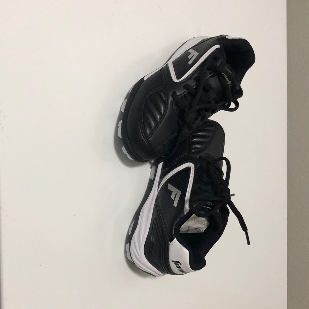 Youth cleats